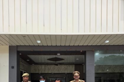 2 smugglers arrested with 362 packets of marijuana; they used to bring it from Delhi and supply it in Ghaziabad — IMAGE CREDIT TO पुलिस