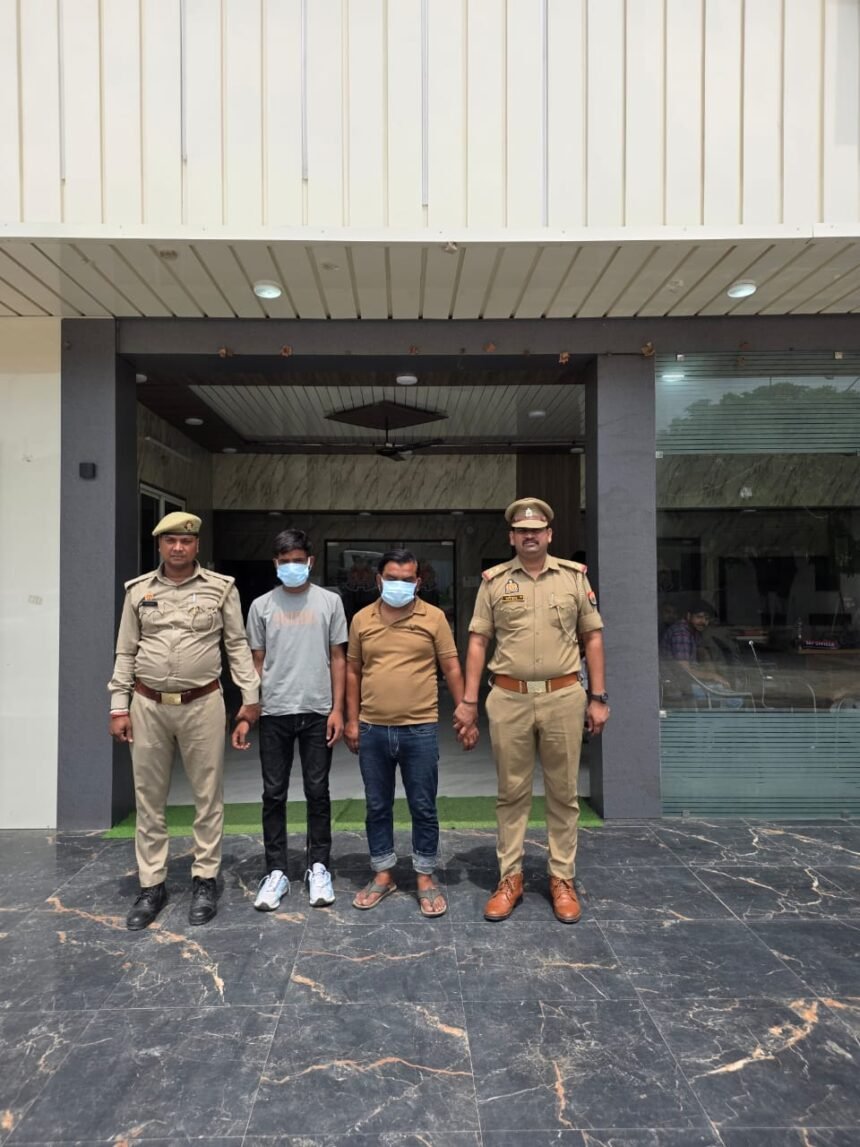 2 smugglers arrested with 362 packets of marijuana; they used to bring it from Delhi and supply it in Ghaziabad — IMAGE CREDIT TO पुलिस