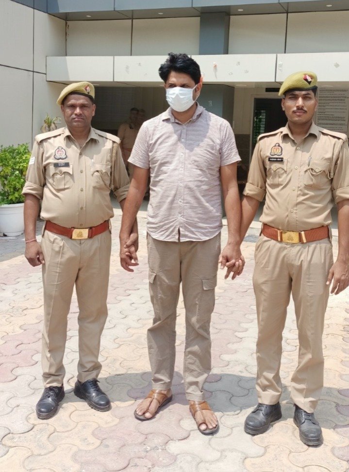Woman Head Constable Harassed on Promise of Marriage; Constable Accused of Abetment to Suicide Arrested — IMAGE CREDIT TO पुलिस