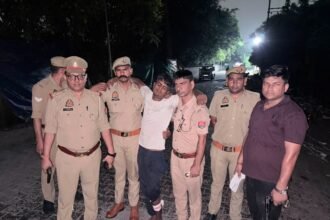 After a youth was killed in a knife attack, police had an encounter with the accused, who was injured after being shot in the leg. IMAGE CREDIT TO पुलिस