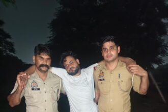Police Encounter in Sihani Gate: A Criminal Fleeing After Firing Was Shot in the Leg, Accomplice Escaped IMAGE CREDIT TO पुलिस