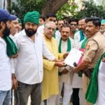 BKU staged a protest outside the police station over the recovery of the minor — IMAGE CREDIT TO रिपोर्टर