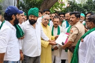 BKU staged a protest outside the police station over the recovery of the minor — IMAGE CREDIT TO रिपोर्टर