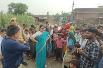 District Magistrate Conducts On-Site Inspection of Flood-Prone Areas, Directs Officials to Expedite Relief Operations IMAGE CREDIT TO सूचना विभाग