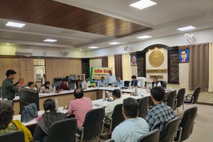 Meeting Held on Cattle Protection; More Than 7,700 Cow Shelters Operating Across the State IMAGE CREDIT TO सूचना विभाग