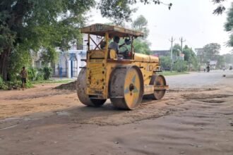 Major Impact of Rashtriya Shikhar’s News: Pothole-Filling Work Begins on the Bijnor–Nagina Road IMAGE CREDIT TO रिपोर्टर