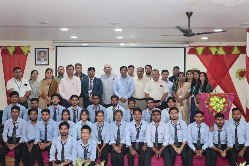 National Conference Held at Saraswati College, More Than 300 Participants Took Part IMAGE CREDIT TO इंस्टीट्यूट