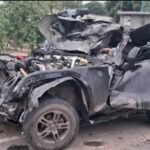Thar Overturns After Losing Control on Ganga Expressway, Four Youths Killed and One Seriously Injured IMAGE CREDIT TO रिपोर्टर