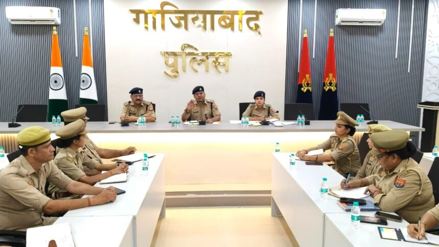 Meeting Held Under DCP Dhawal Jaiswal’s Chairmanship on Women’s Safety, Anti-Romeo Teams Directed to Take Prompt Action IMAGE CREDIT TO पुलिस