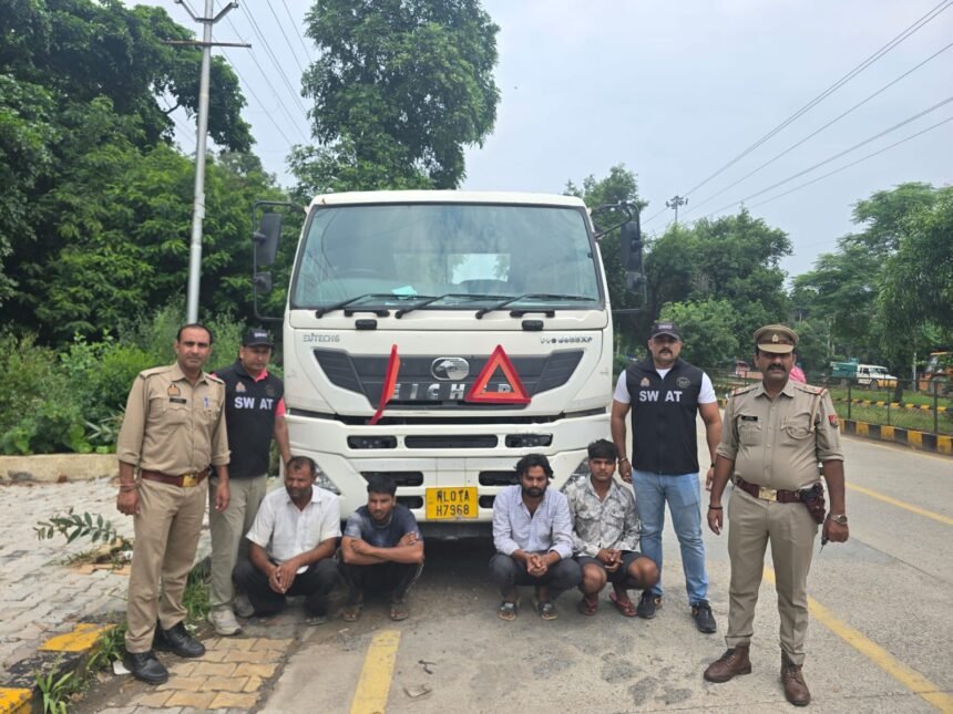 Gang Stealing Steel Rods Using Electronic Chips and Remotes Busted, 4 Arrested IMAGE CREDIT TO पुलिस