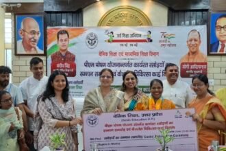 PM Poshan Scheme Cooks Honored, Cashless Health Cards Distributed IMAGE CREDIT TO सूचना विभाग
