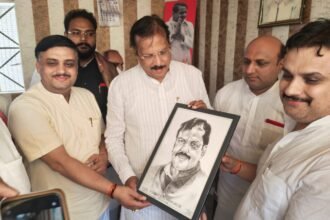 SP MP Rajeev Rai Receives Grand Welcome from Party Workers in Budhana IMAGE CREDIT TO रिपोर्टर