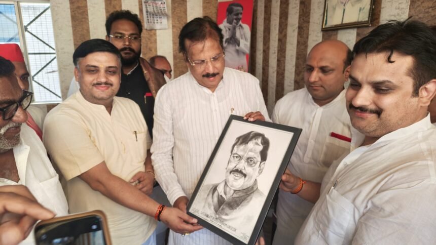 SP MP Rajeev Rai Receives Grand Welcome from Party Workers in Budhana IMAGE CREDIT TO रिपोर्टर