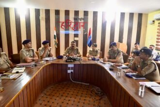 The SSP reviewed crime-control measures and directed officials to expedite the disposal of pending investigations. IMAGE CREDIT TO पुलिस