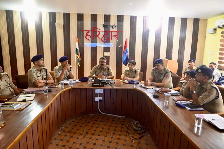 The SSP reviewed crime-control measures and directed officials to expedite the disposal of pending investigations. IMAGE CREDIT TO पुलिस