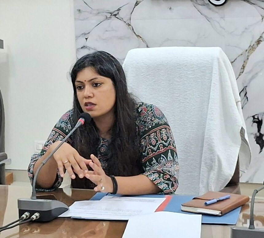 Administration tightens scrutiny of sugar stocks and prices; action will be taken against storage exceeding 4,000 quintals. IMAGE CREDIT TO सूचना विभाग