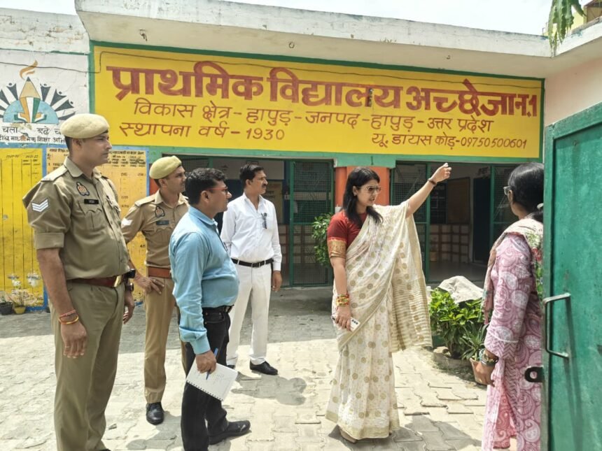 DM Kavita Meena conducted a surprise inspection of a primary school and reprimanded the headmaster over shortcomings. IMAGE CREDIT TO सूचना विभाग