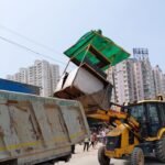 Major Action by the Authority Against Roadside Encroachers, 12 Temporary Shops Demolished IMAGE CREDIT TO प्राधिकरण