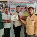 At the UPJA meeting, discussions were held on the issues faced by journalists, and Sachin Agarwal was felicitated. IMAGE CREDIT TO रिपोर्टर