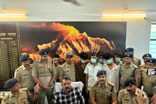 Haridwar Police busted the Magadh cyber gang and arrested five people. IMAGE CREDIT TO पुलिस