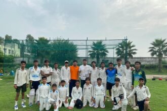 Players of Bhaskar Cricket Academy received valuable tips for success, with Parvesh Dahiya and Krishna Gopal Sharma providing guidance. IMAGE CREDIT TO रिपोर्टर