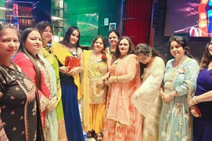 Women gifted free bus travel on Raksha Bandhan; honored in Hapur with sarees and sweets. IMAGE CREDIT TO सूचना विभाग