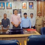 The Divisional Inspector Inspected the Information Department Office and Expressed Satisfaction with the Arrangements — IMAGE CREDIT TO सूचना विभाग