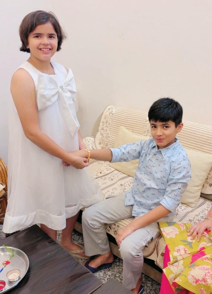 Raksha Bandhan, Symbolizing the Unbreakable Bond Between Brothers and Sisters, Celebrated with Great Enthusiasm Across the District IMAGE CREDIT TO रिपोर्टर