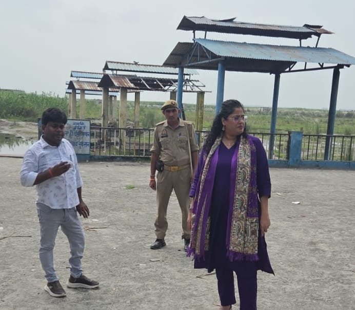 English Translation Ganga Barrage Cremation Ground to Be Renovated at a Cost of ₹40 Lakh, ADM Conducts Inspection IMAGE CREDIT TO सूचना विभाग
