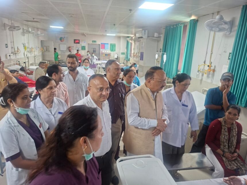 Minister of State Pratap Panwar Inspects District Hospital Coronation, Assesses Healthcare Facilities Through Patient Feedback IMAGE CREDIT TO सूचना विभाग
