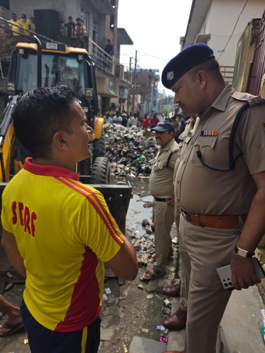 Six-Year-Old Girl Swept Away in Strong Rainwater Currents; Police and SDRF Search Operation Underway IMAGE CREDIT TO रिपोर्टर