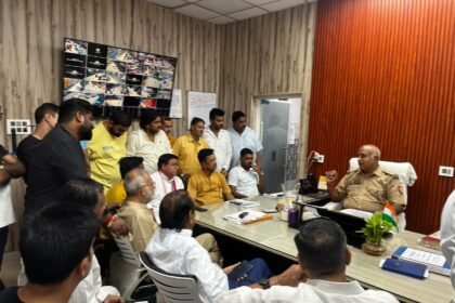 BJP Leaders and Traders Protest Assault on Traders’ Leader, Create Ruckus at Kotwali IMAGE CREDIT TO रिपोर्टर