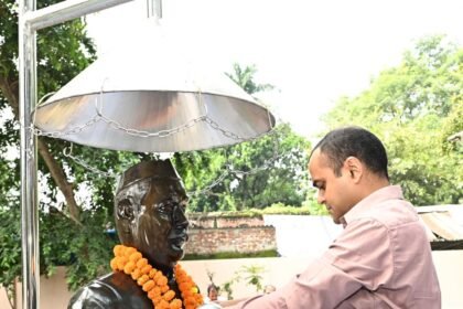District Magistrate Pays Tribute to Pandit Govind Ballabh Pant on His 139th Birth Anniversary IMAGE CREDIT TO सूचना विभाग