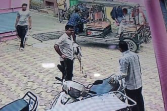 When a Snake Bit the Goat, the Owner Rushed to the CHC and Told the Doctors: “Treat It First” IMAGE CREDIT TO रिपोर्टर