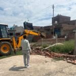 GDA Bulldozers Demolish Illegal Colony Being Developed Across 10,000 Square Metres in Loni IMAGE CREDIT TO प्राधिकरण