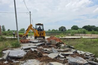 GDA Bulldozers Target Illegal Colonies in Muradnagar Area IMAGE CREDIT TO प्राधिकरण