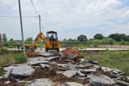 GDA Bulldozers Target Illegal Colonies in Muradnagar Area IMAGE CREDIT TO प्राधिकरण