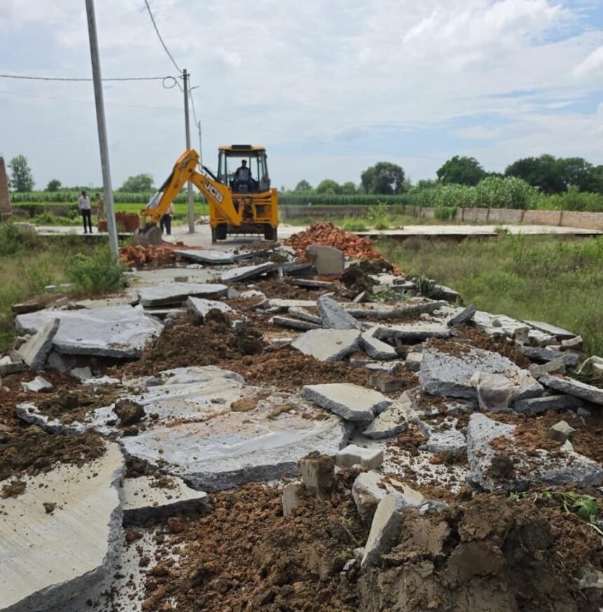 GDA Bulldozers Target Illegal Colonies in Muradnagar Area IMAGE CREDIT TO प्राधिकरण