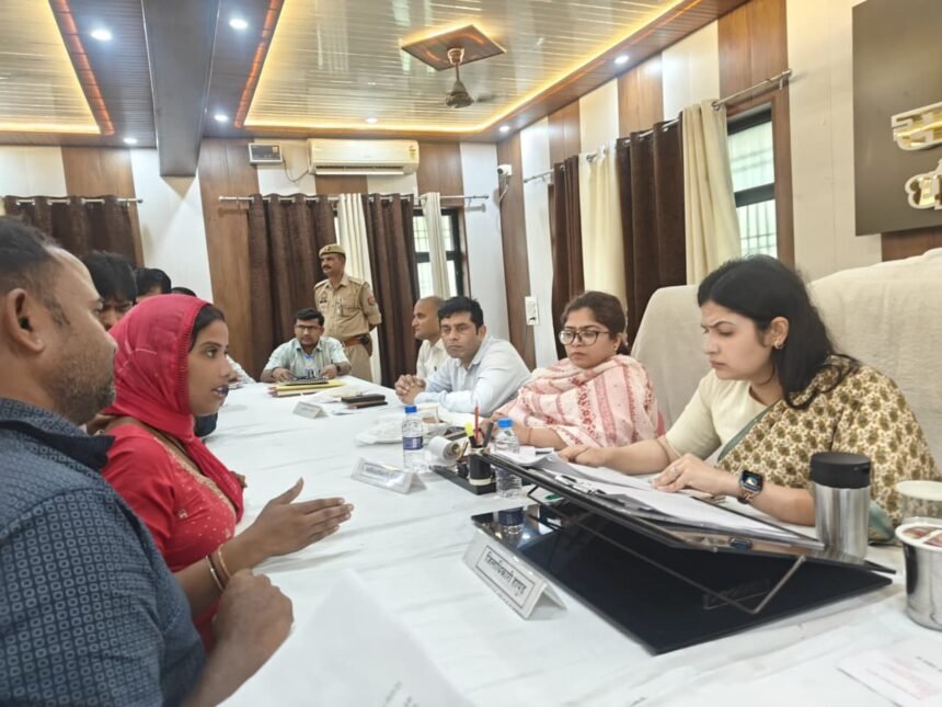 116 Complaints Received on Samadhan Diwas, 21 Resolved on the Spot IMAGE CREDIT TO सूचना विभाग