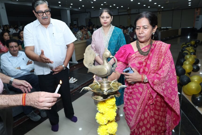 Teacher’s Day Celebrated with Great Fanfare at Saraswati Medical College, Teachers Honored IMAGE CREDIT TO इंस्टीट्यूट