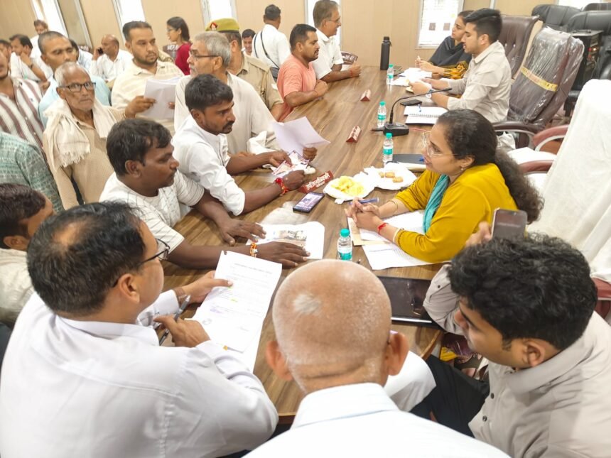 170 Complaints Received During Sampoorna Samadhan Diwas, 14 Resolved on the Spot IMAGE CREDIT TO सूचना विभाग