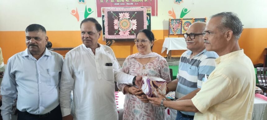 Teacher’s Day Celebrated with Great Enthusiasm at DAV School, Gandhinagar IMAGE CREDIT TO स्कूल