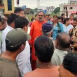 Writing Villagers Take to the Streets to Stop Rainwater Flowing from the Highway and Forest into Residential Areas IMAGE CREDIT TO रिपोर्टर