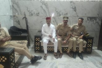 English Translation SP Leader Nawab Imtiyaz Placed Under House Arrest Before Leaving for Saharanpur IMAGE CREDIT TO रिपोर्टर