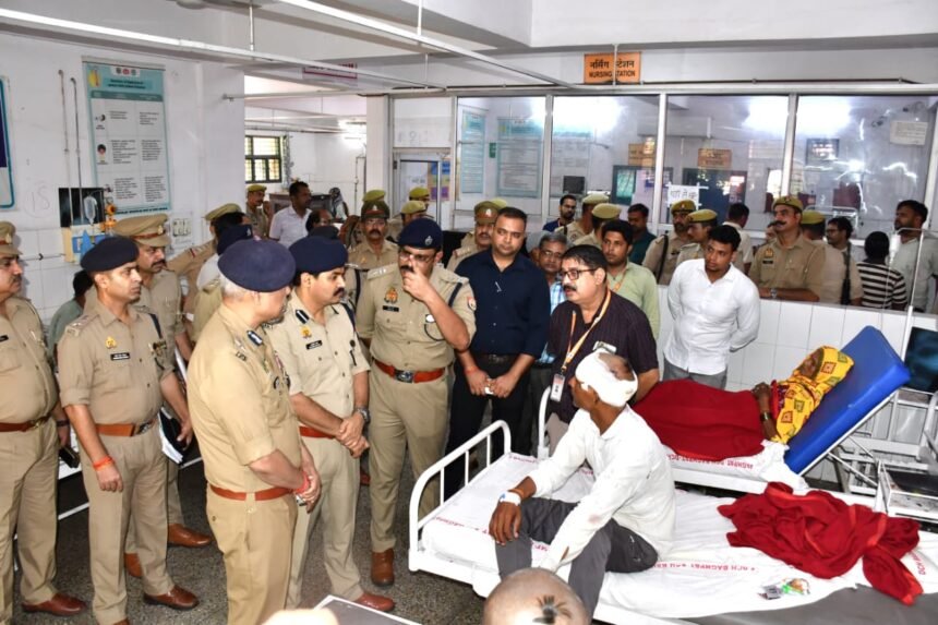 A horrific road accident in Baghpat claimed the lives of 13 people. ADG Bhanu Bhaskar and DIG Kalanidhi Naithani reached the accident site and took stock of the condition of the injured. IMAGE CREDIT TO पुलिस