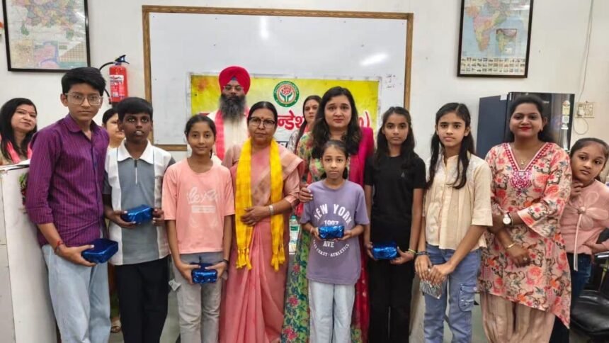Uthaan Foundation Honours Teachers on Teachers’ Day, Children Win Hearts with Their Performances IMAGE CREDIT TO फाउंडेशन