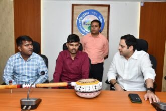 Bhajan Singer Sunil Lodhi of the Film “Hanuman Ansh” Honoured at Municipal Corporation; Premises Echo with Chants of “Jai Shri Ram” IMAGE CREDIT TO नगर निगम