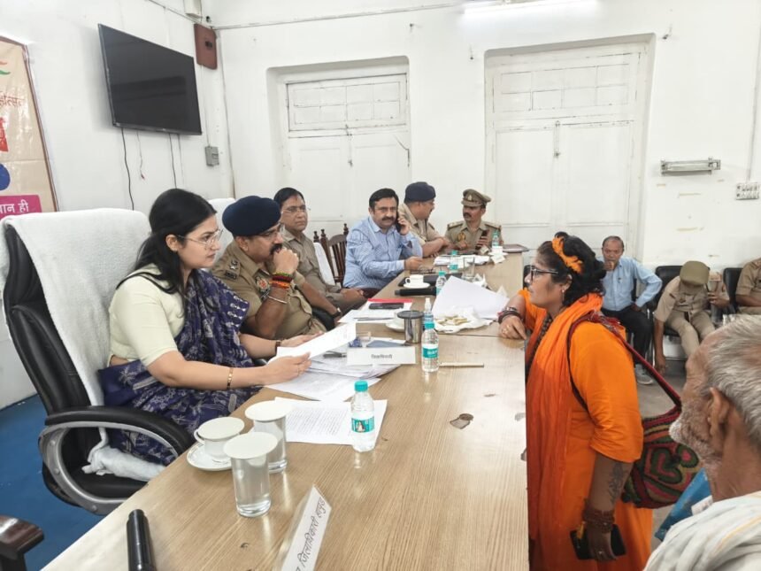 121 Complaints Received During Sampoorna Samadhan Diwas, 21 Resolved on the Spot IMAGE CREDIT TO सूचना विभाग