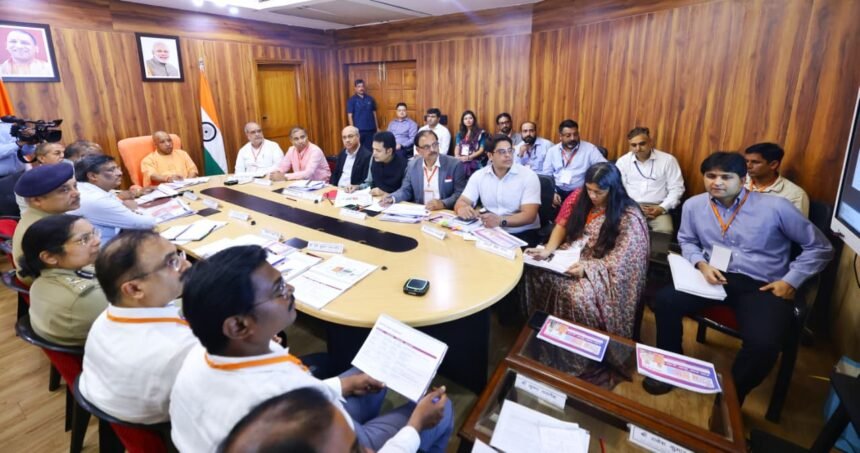 Chief Minister Reviews Preparations for the UP International Trade Show, Gives Necessary Instructions to Officials IMAGE CREDIT TO सूचना विभाग