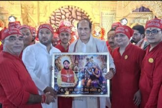 Thanabhawan Resonates with Chants of Radha-Krishna; Devotees Dance to Devotional Songs Until Late at Night IMAGE CREDIT TO रिपोर्टर